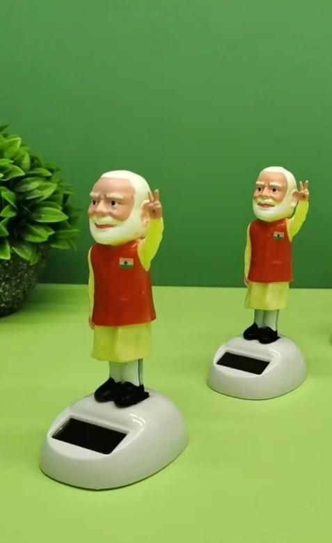 Solar Waving Modi Ji Statue